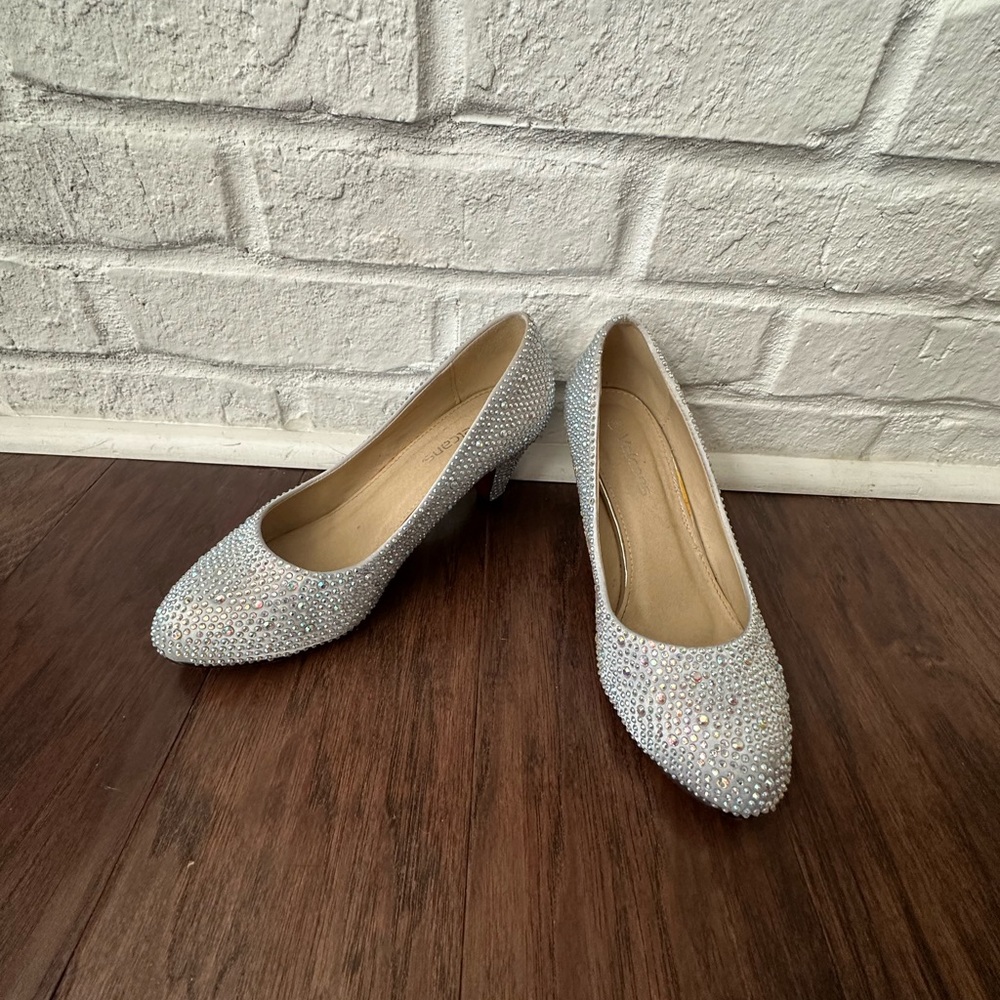 Women’s Crystal Encrusted Pumps